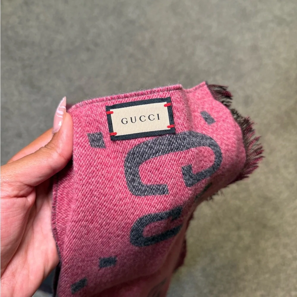 Gucci Pink and Grey GG Logo Scarf - Picture 3 of 4